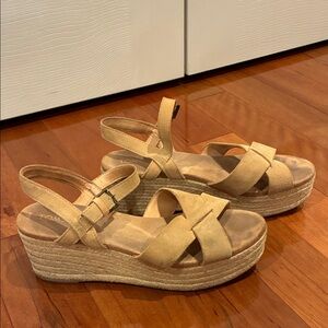 TOMS Women's tan Sandals
